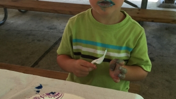 Child eating cake 