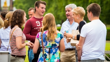 Group of UK Aggies talking 