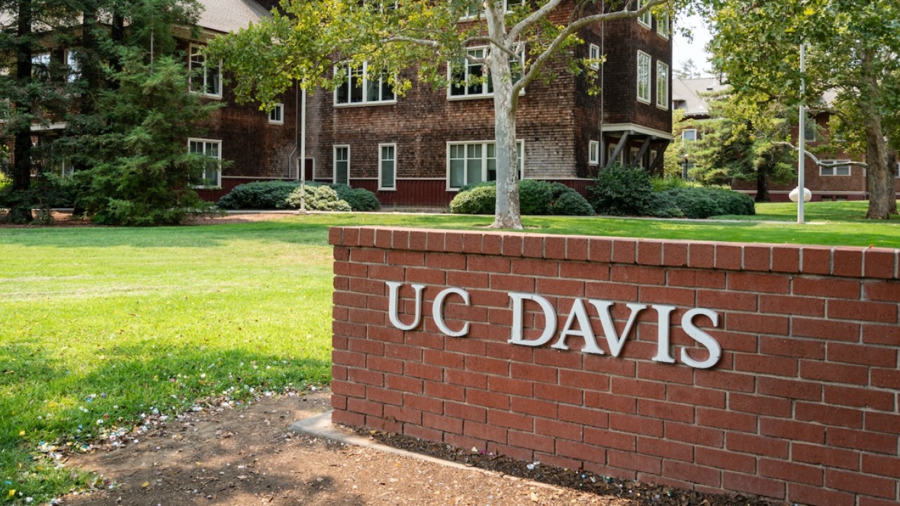 UC Davis sign l