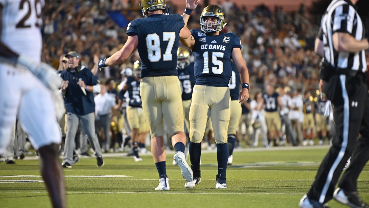 Picture of Jake Maier and Wes Preece high fiving on the football field