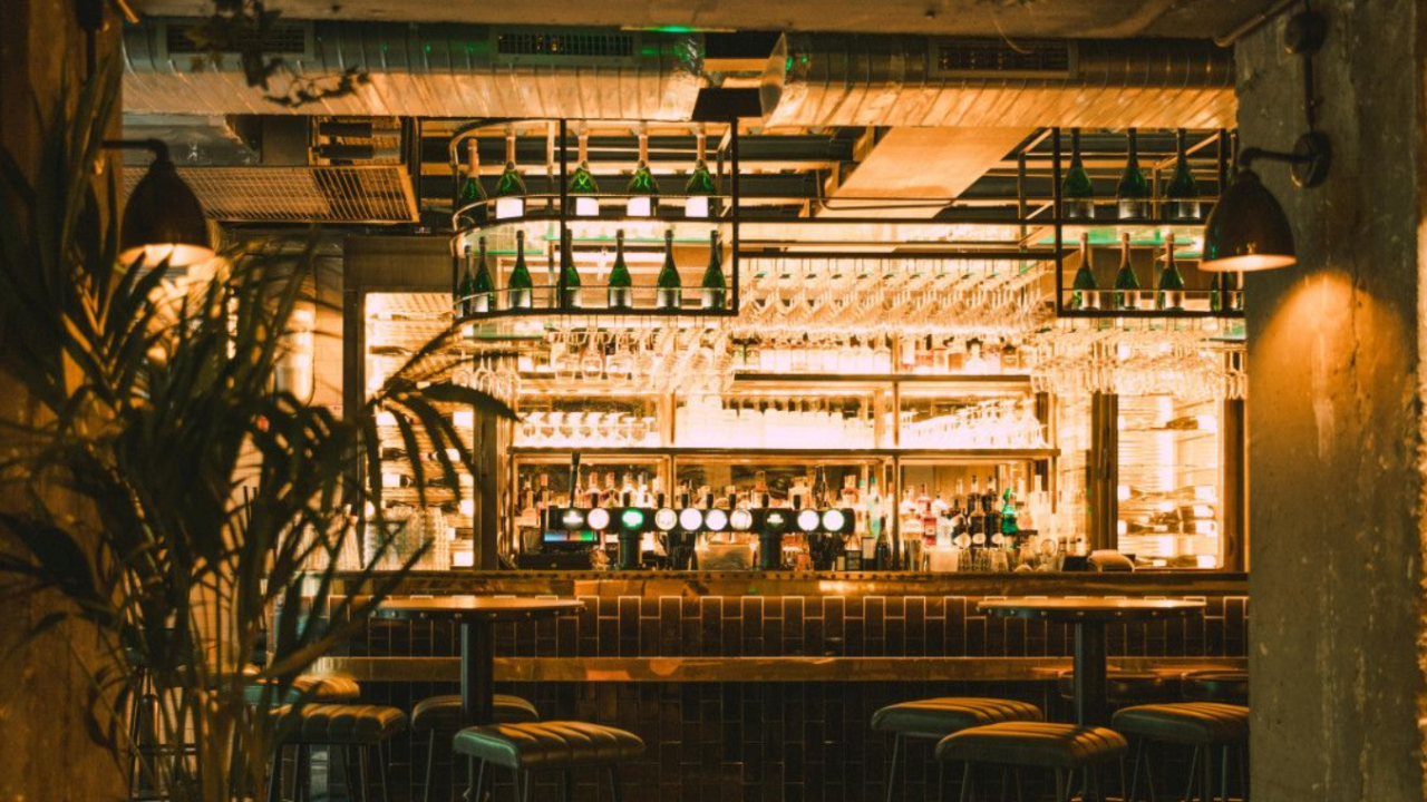 France Network Happy Hour Bar Image